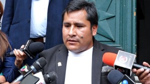 Huaytari y su entorno de funcionarios cercanos son vinculados a legitimación, extorsión y violación