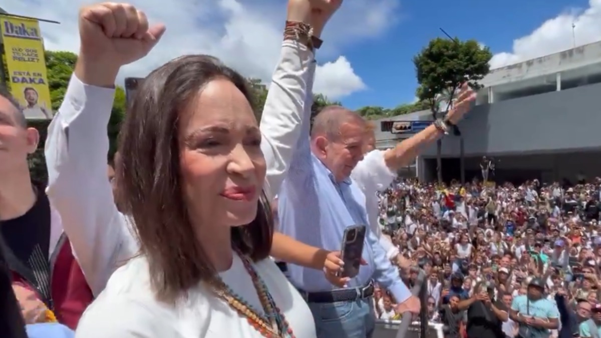 La líder opositora Corina Machado junto al candidato presidencial opositor, Edmundo González.