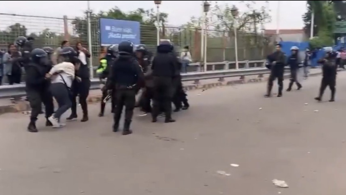 La policía intervino el bloqueo en el puente internacional Yacuiba - Salvador Mazza. Foto: Captura