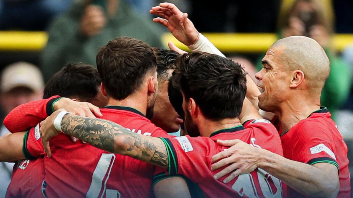 La selección de Portugal festeja la clasificación a cuartos de final.