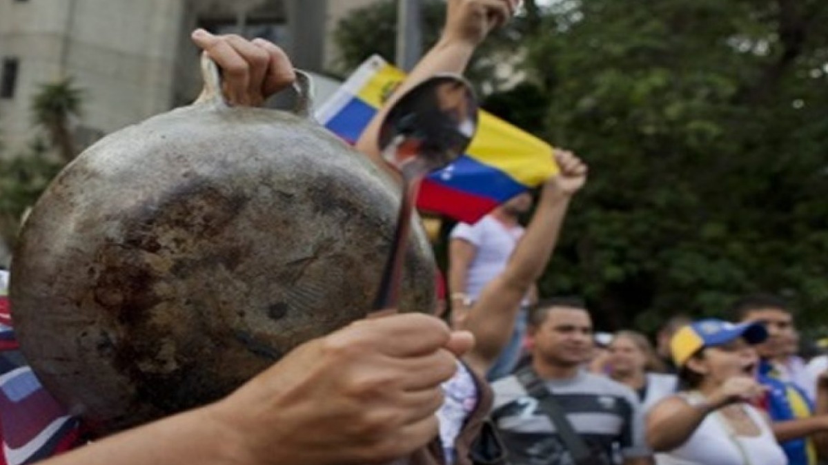 Un cacerolazo pasado en Venezuela.