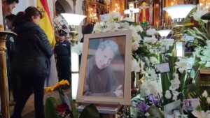 El padre Eduardo Pérez Iribarne será enterrado el jueves en el Cementerio General de La Paz