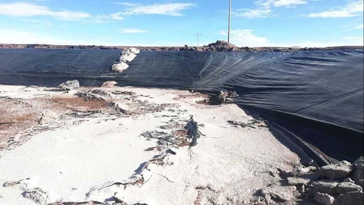 18 piscinas de evaporación registraron irregularidades en el revestimiento. Foto: YLB