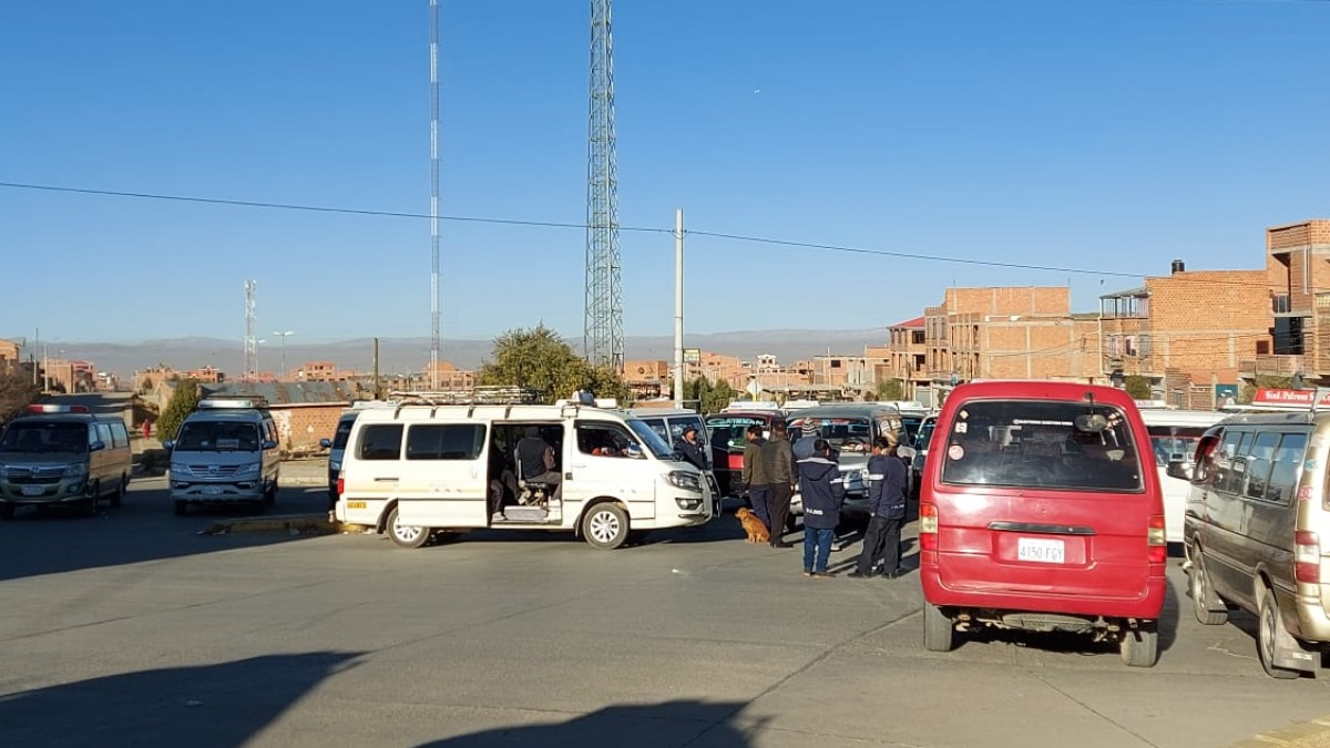 Bloqueo de choferes en la ciudad de El Alto. Foto: ANF