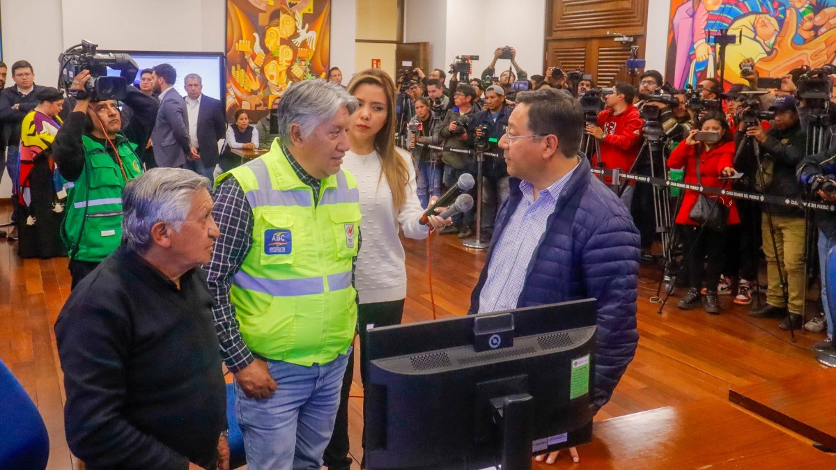 Claure se dirige al presidente Luis Arce. Foto: ABC del miércoles