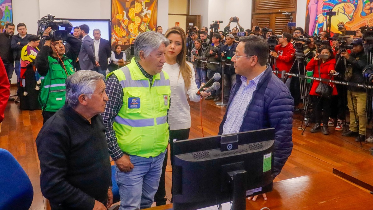 Claure se dirige al presidente Luis Arce. Foto: ABC del miércoles