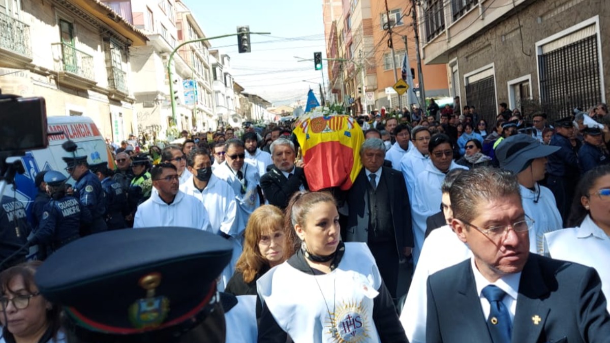 Cortejo fúnebre del padre Eduardo Pérez. Foto: ANF