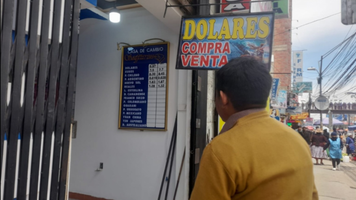 En las casas de cambio el dólar se cotiza por encima de Bs 10. Foto: ANF