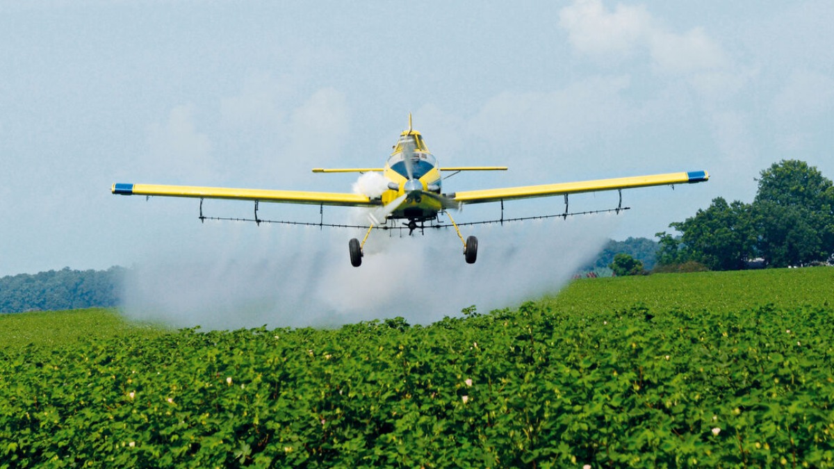 Fumigación aérea con agroquímicos en cultivos de soya. Foto: Salva Selva