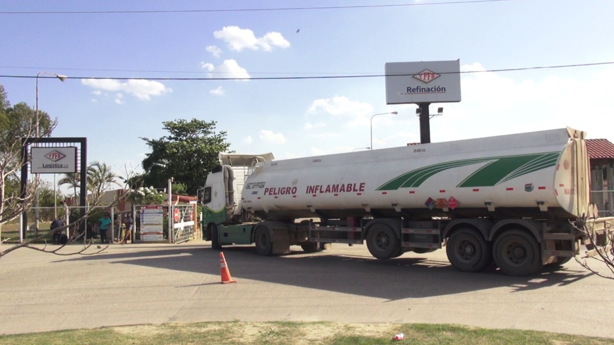 Imagen referencial de la refinería de Palmasola. Foto: YPFB