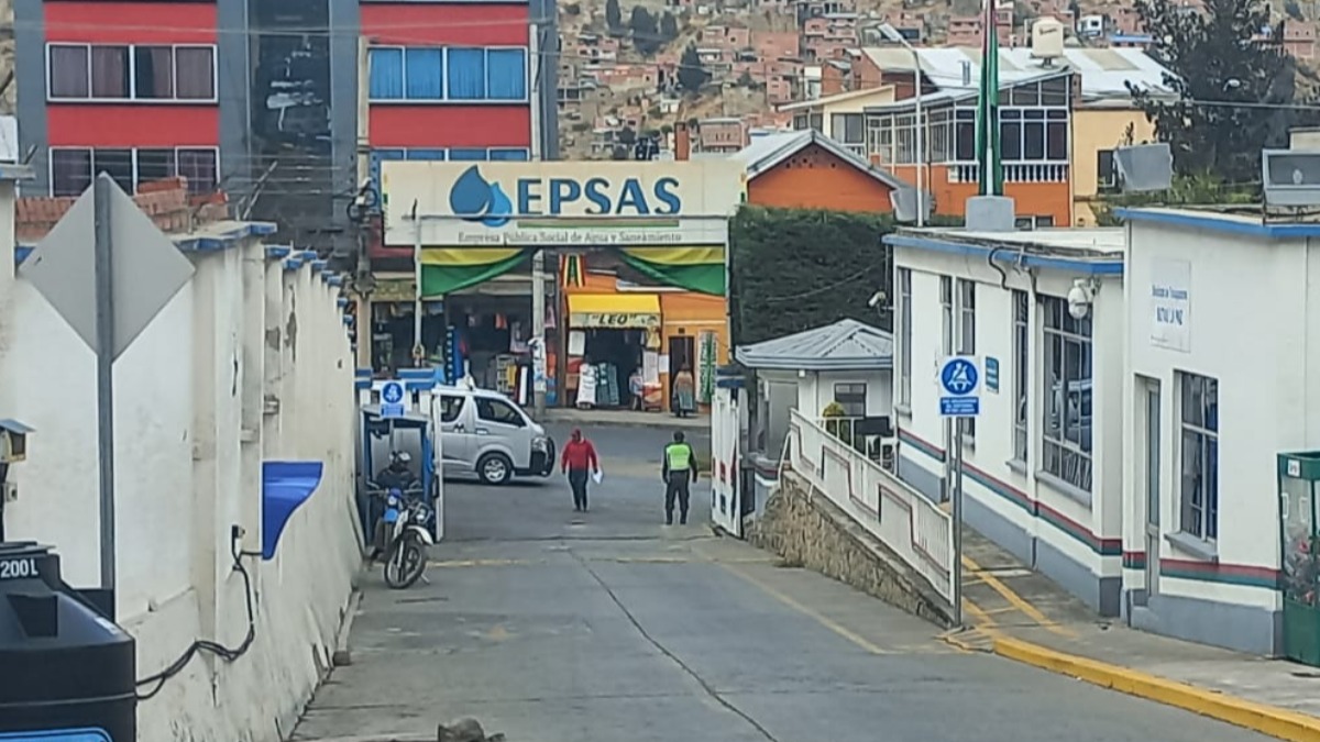 Ingreso a las oficinas  de EPSAS, en Villa Fátima. Foto: ANF