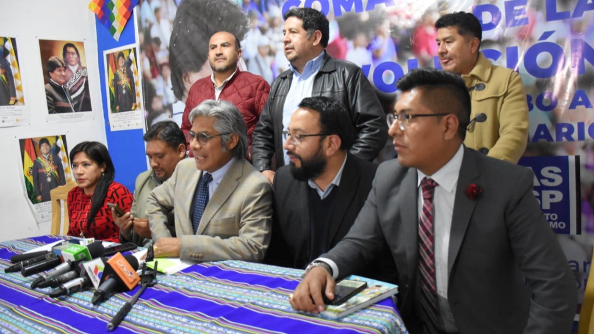 Wilfredo Chávez junto a Diego Jiménez en conferencia de prensa. Foto: ANF