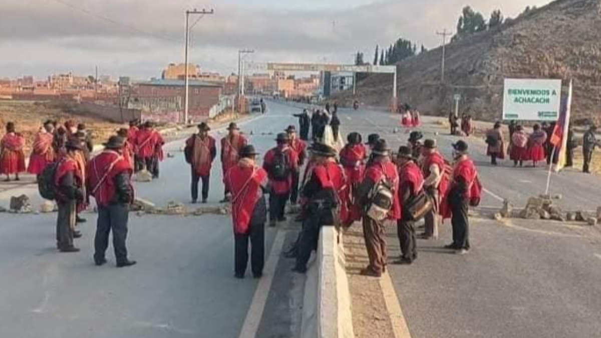 Bloqueo de Ponchos Rojos. Foto: RKC