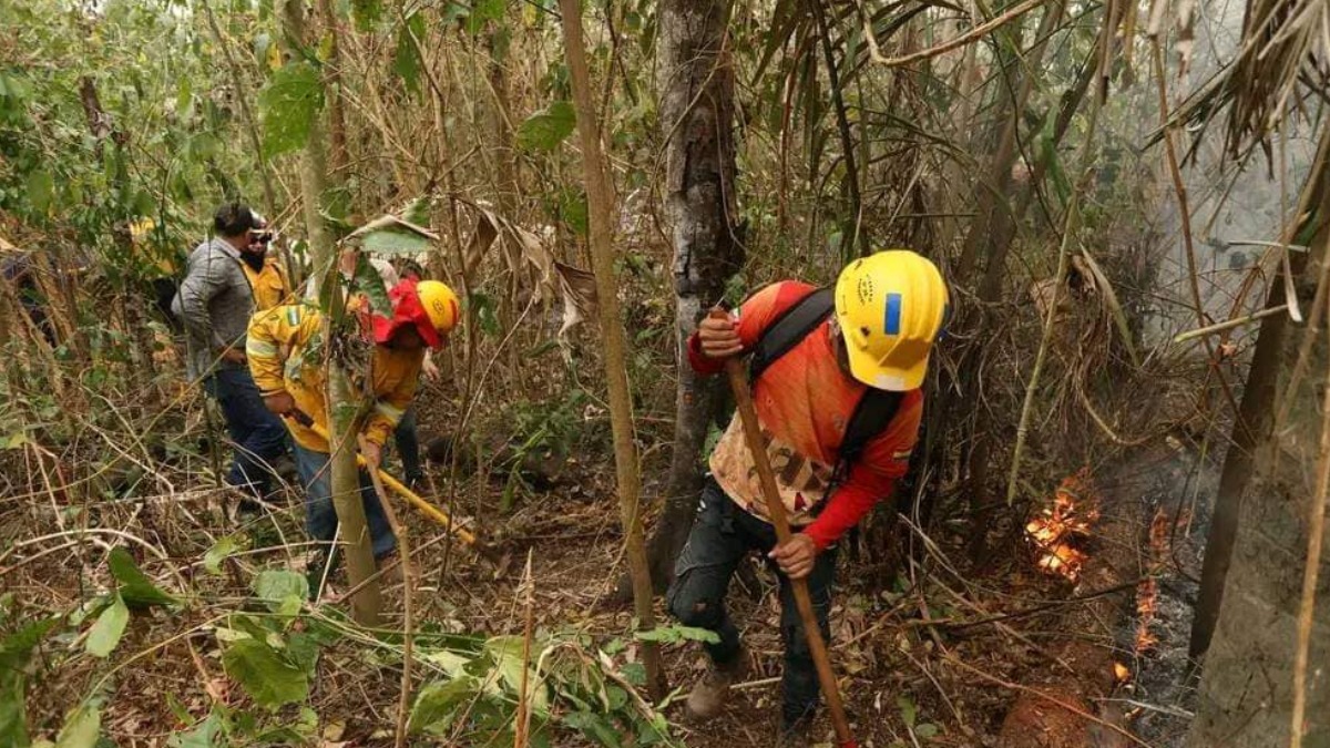 Bomberos llegan hasta Guarayos para sofocar los incendios. Foto: Subgobernación de Guarayos