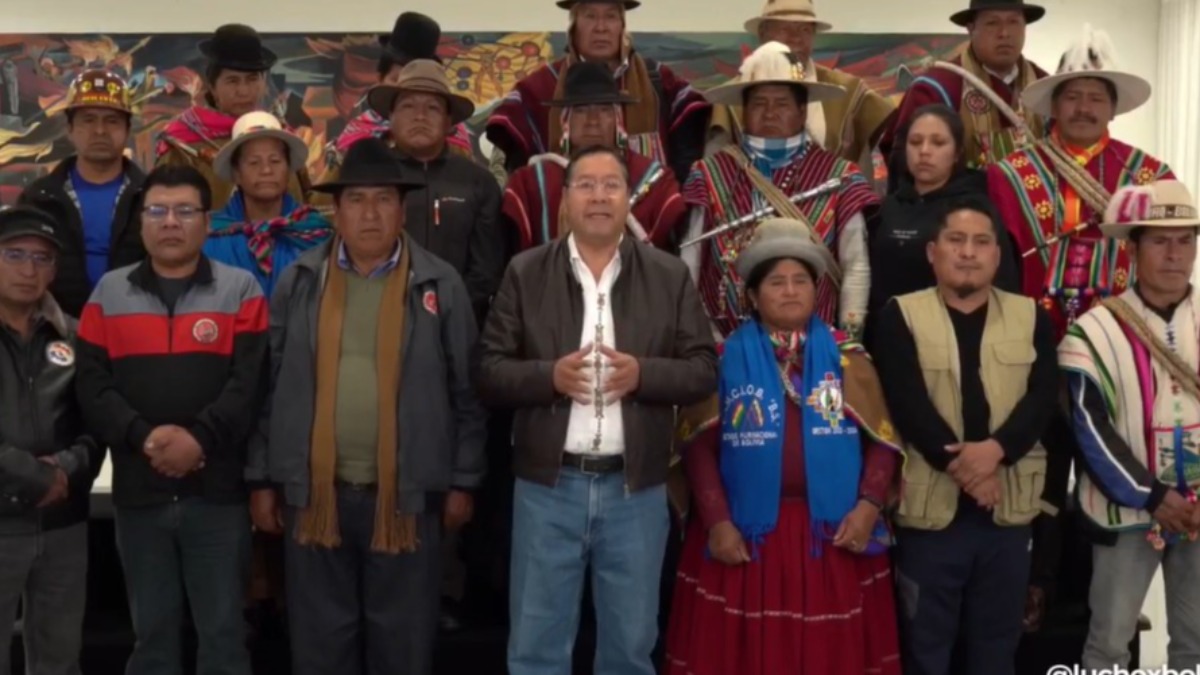 El presidente Luis Arce junto a la dirigencia del Pacto de Unidad. Foto: Captura