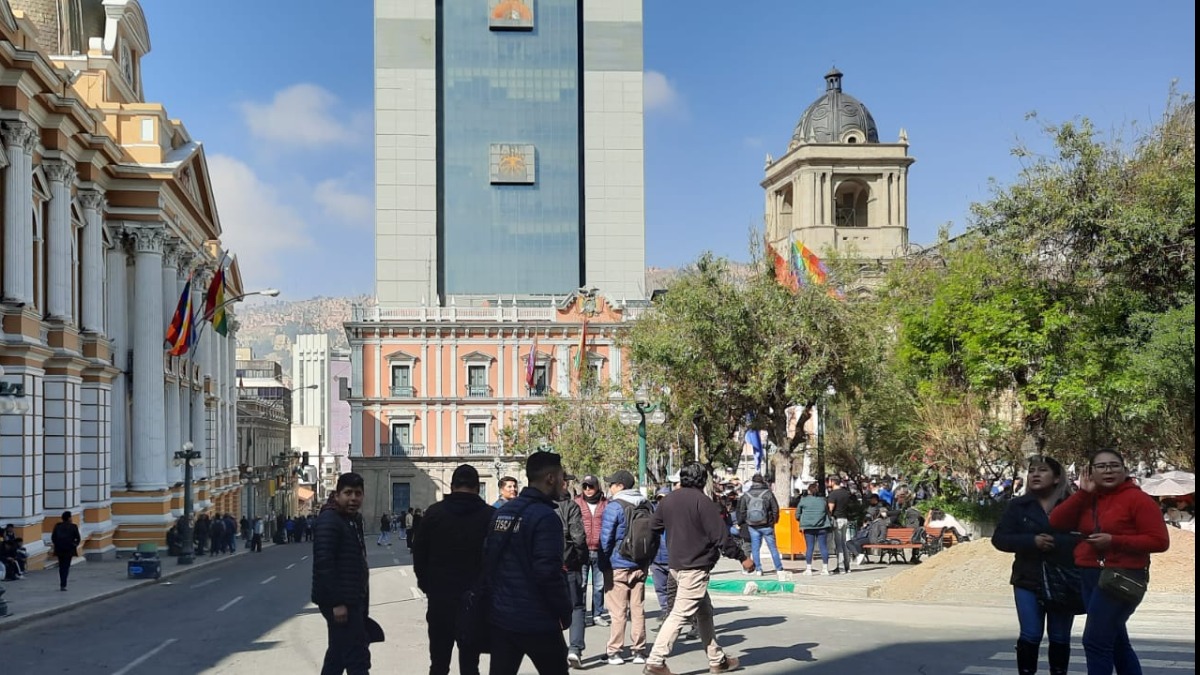 Funcionarios y arcistas se concentran en Plaza Murillo. Foto. ANF