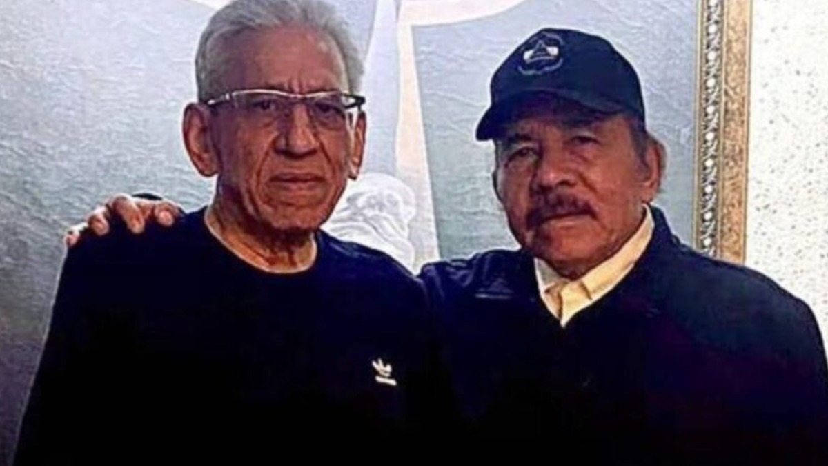 Humberto Ortega y Daniel Ortega.