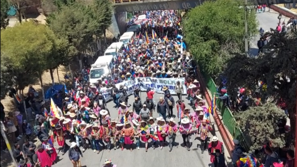 Imágenes de la marcha cuando ingresó a la ciudad de La Paz. Foto: ANF