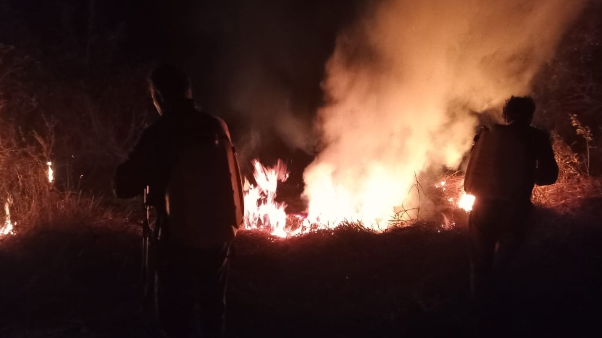 Incendios en Beni, bomberos sofocando. Foto: Gobernación del Beni