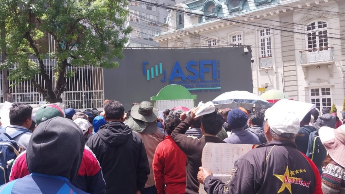 La marcha de hace más de una semana de deudores a la banca. Foto: ANF