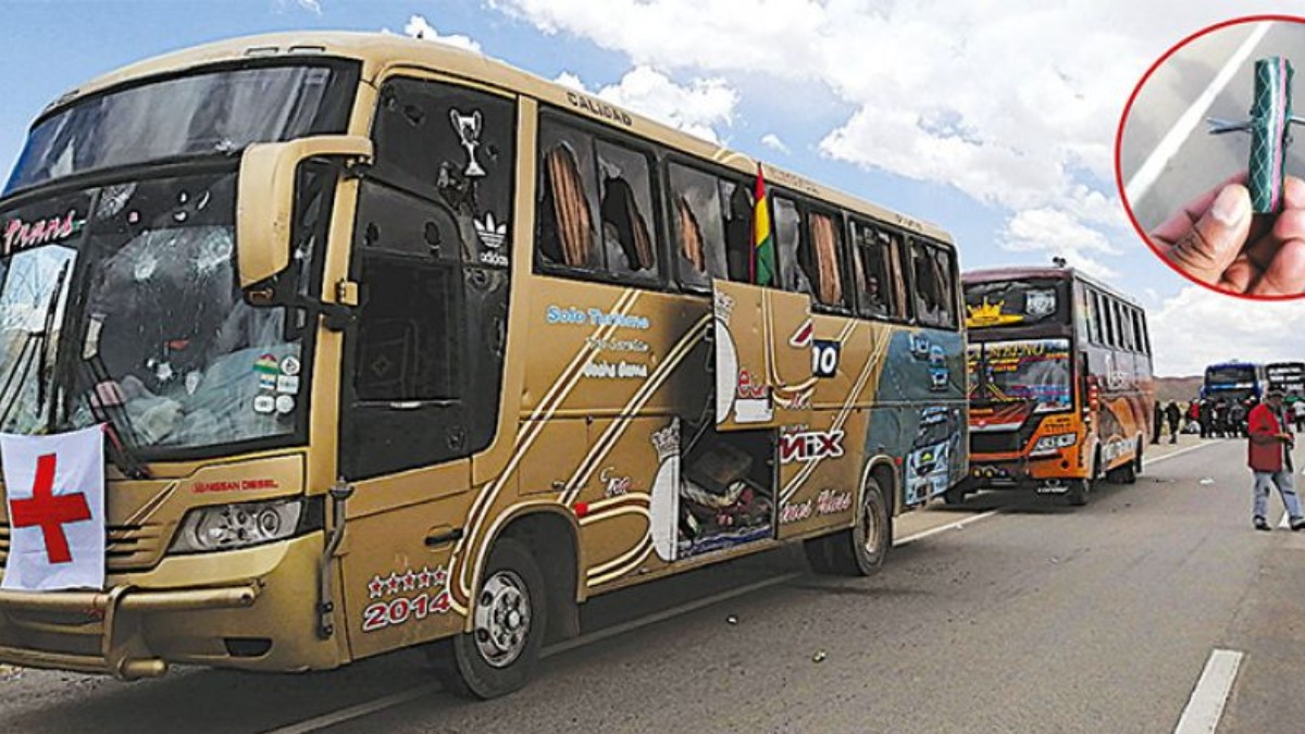 Los buses que en 2019 fueron atacados por afines al gobierno del MAS. Foto: El Potosí