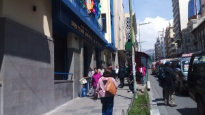 Migración de bolivianos se incrementa por falta de “trabajo” y por la crisis económica