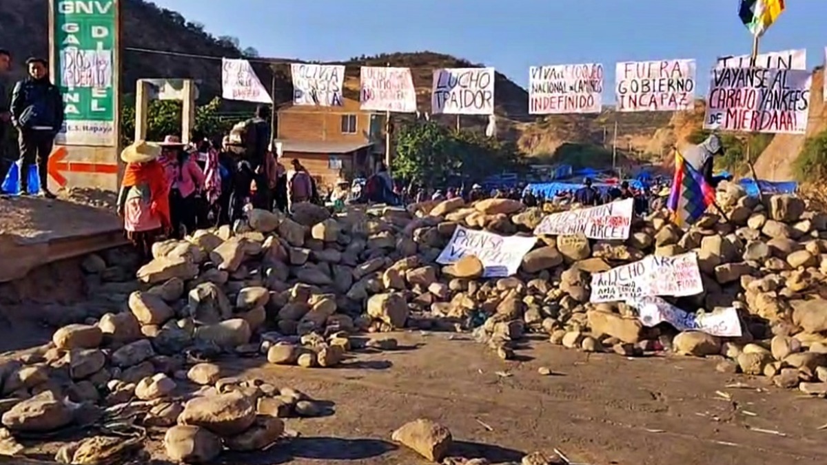 Bloqueo se sectores evistas en Parotani, Cochabamba. Foto: RKC