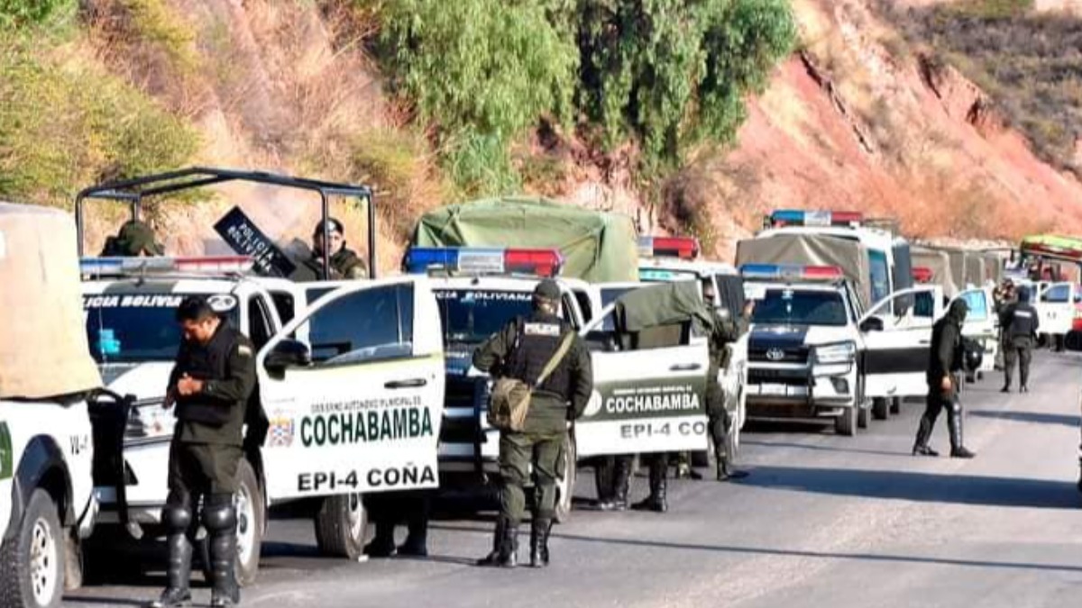 Cotingente policial rumbo a Pirque Parotani. Foto: Opinión