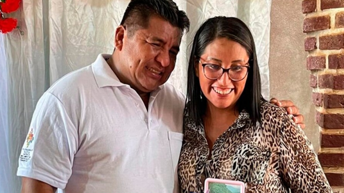 El exministro Santos Cruz y su colaborado Viviana Bautista. Foto: RRSS