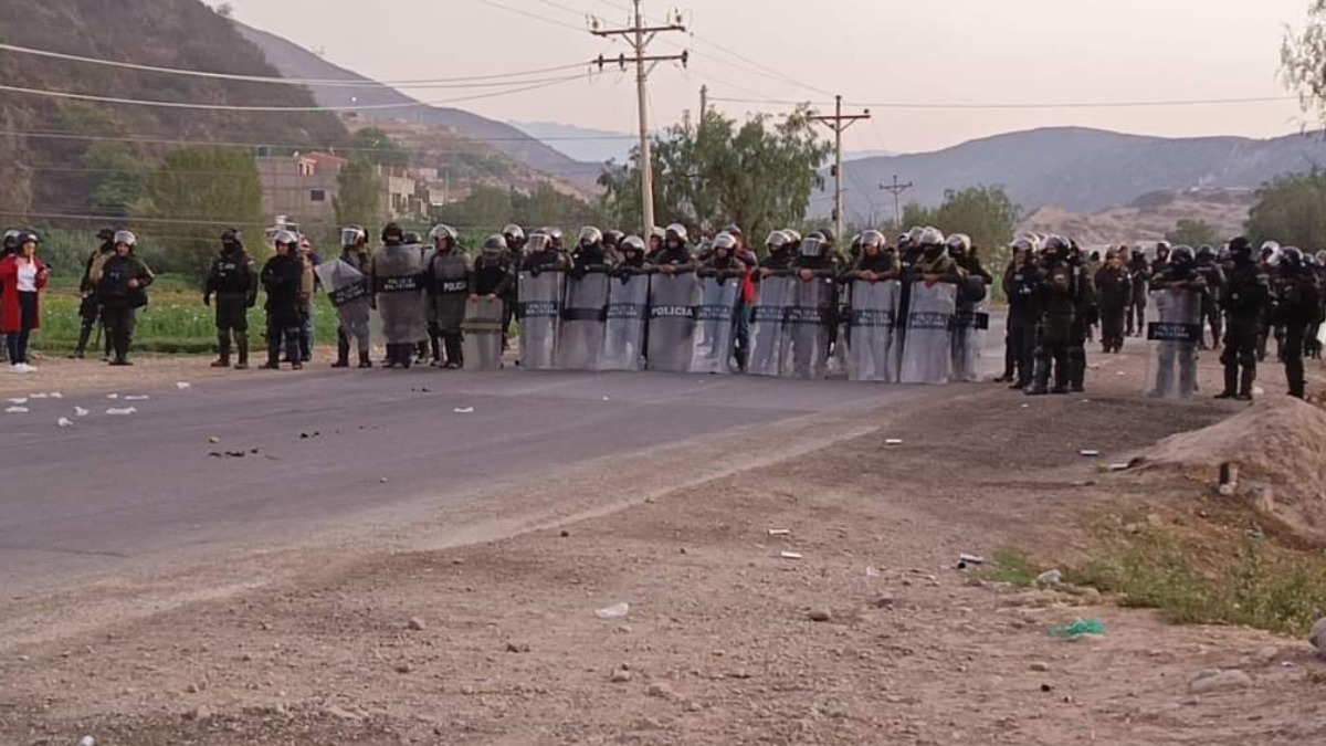 En uno de los puntos de bloqueo hacia Cochabamba. Foto: radio Kawsachun Coca