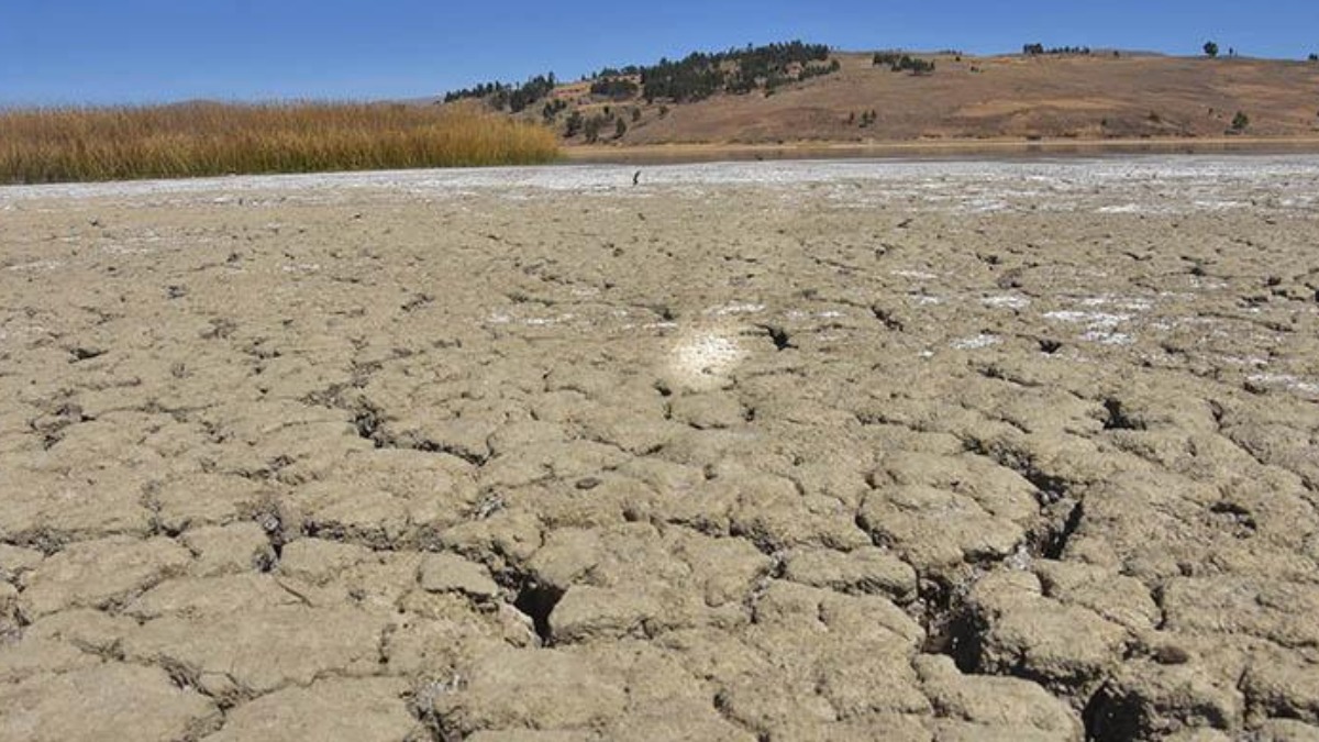 La laguna Parco Qhocha de Vacas, en Chuquisaca, se convirtió en desierto el 2023. Foto: Los Tiempos