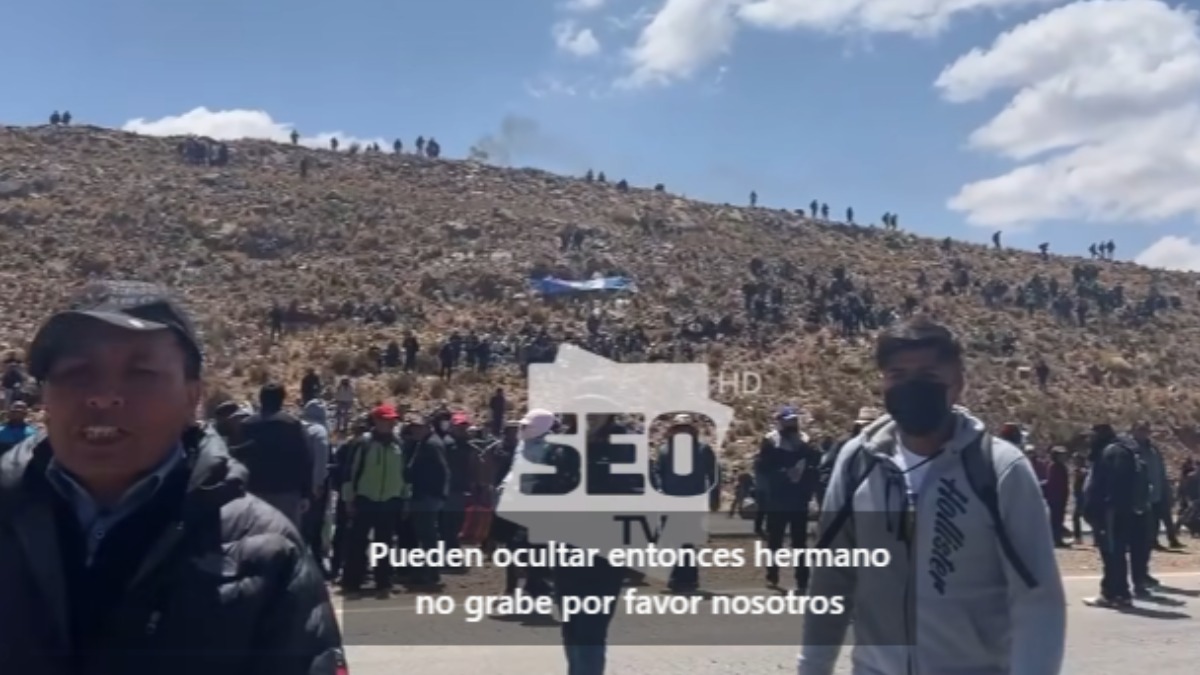 Manifestantes en el conflicto entre evistas y arcistas piden a periodista de SEO TV dejar de grabar.