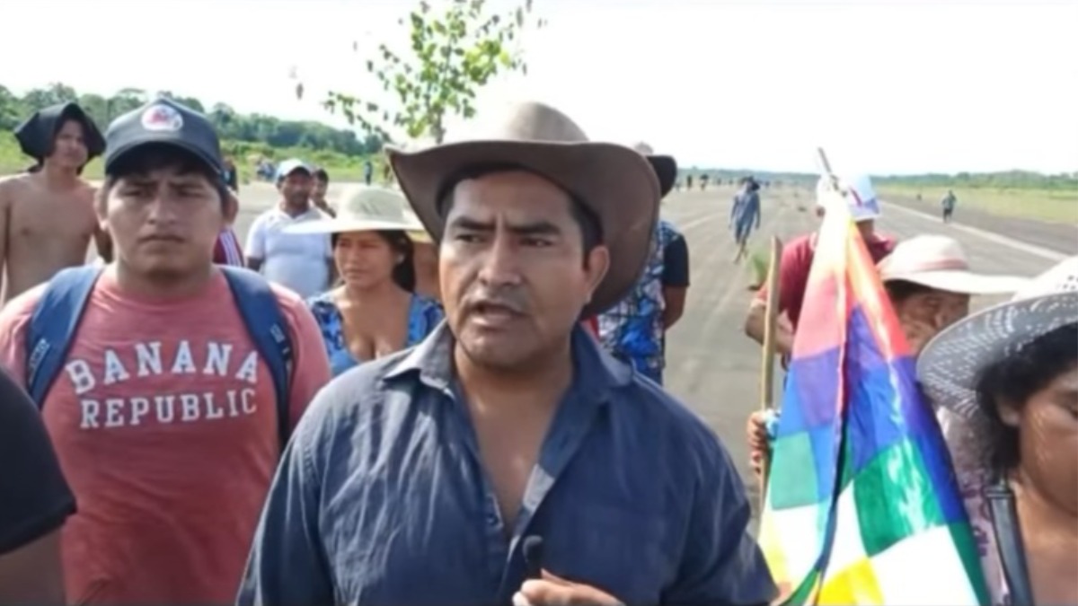 Movilizados en aeropuerto de Chimoré. Foto: Captura