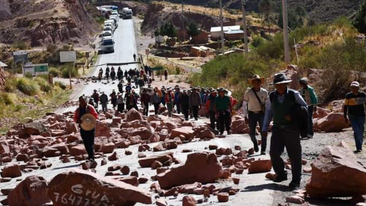 Un punto de bloqueo, al foto ha sido compartida por el expresidente Morales