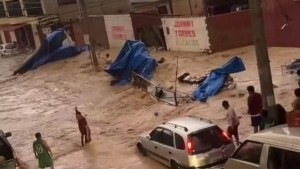 Tarija: Intensa lluvia inunda barrios enteros y hospitales; varios puestos de venta fueron arrasados