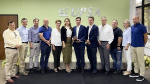 UPSA entrega reconocimiento a la CAO por sus  60 años de aporte al desarrolllo local y nacional