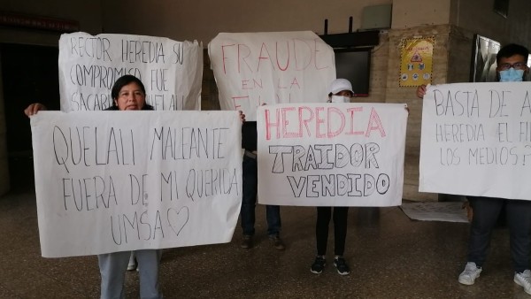 Protesta del frente que cuestionó supuesta victoria de frente SINERGIA. Foto: Archivo Erbol