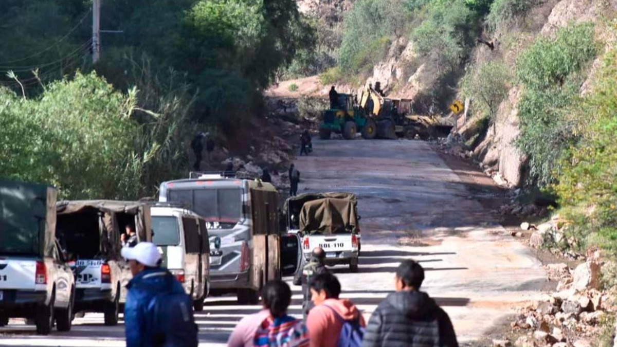 Desbloqueo de carreteras. Foto: Dico Soliz, Opinión