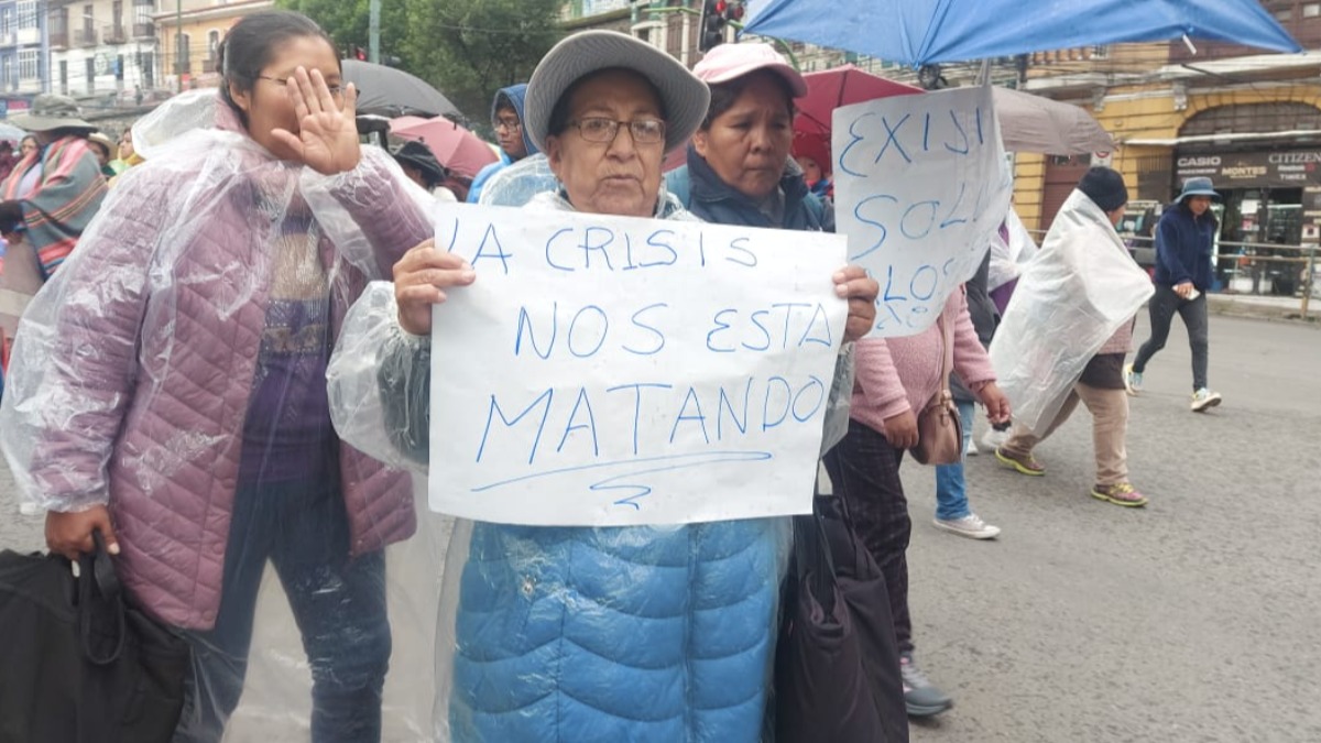 Diferentes sectores se movilizaron en La Paz contera la crisis económica. Foto: ANF