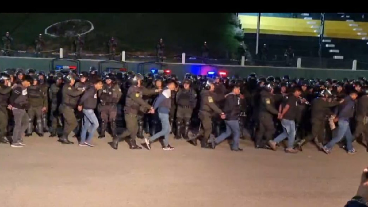 La Policía presentó a 55 aprehendidos. Foto: captura