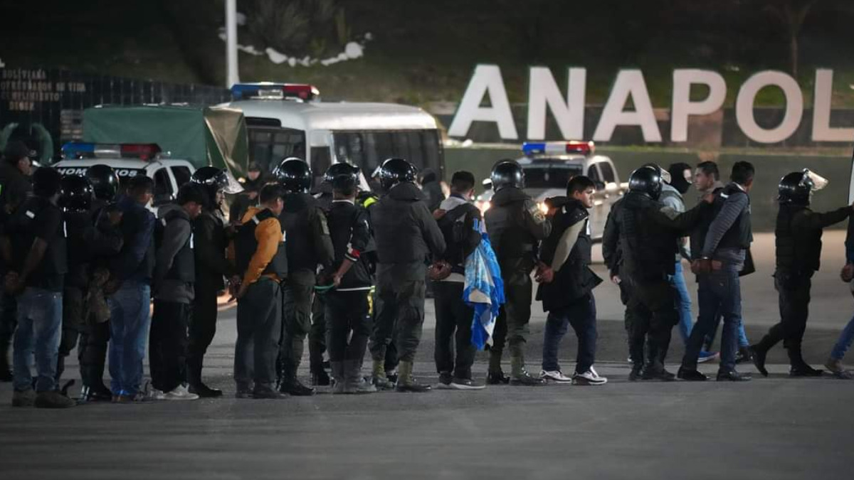 Los aprehendidos fueron presentados por la policía. Foto: DTV