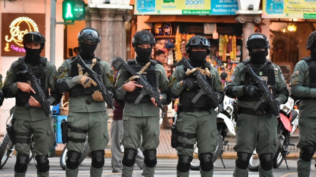 Los policías son los que más torturan en Bolivia. Foto: Los Tiempos