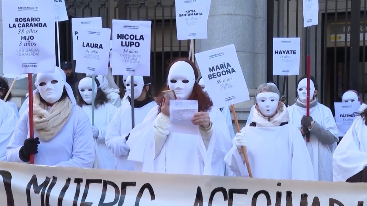 Protesta de mujeres denunciando los casos de feminicidio.