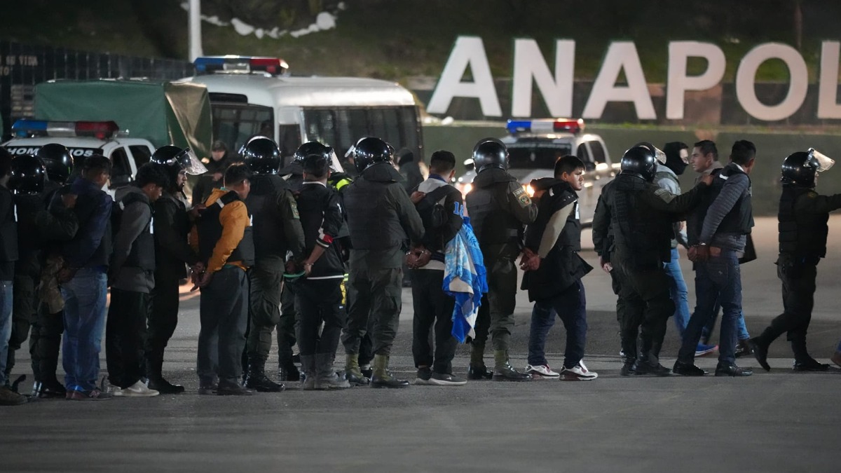 Según el reporte policial, 63 personas fueron aprehendidas en Parotani. Foto: Ministerio de Gobienro