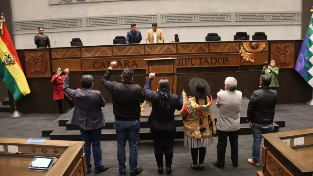 Yujra tomó posesión de los miembros de la directiva. Foto: Cámara de Diputados