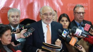 Tras alianza del FRI con Tuto, disidentes piden a Carlos Mesa responder por el fallido proyecto de CC