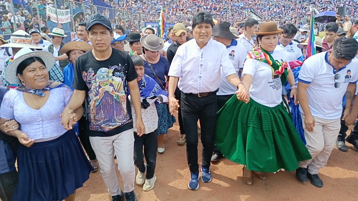 Andrónico Rodríguez y Evo Morales en el estadio Hugo Chávez este miércoles. Foto: R. Kawsachun Coca