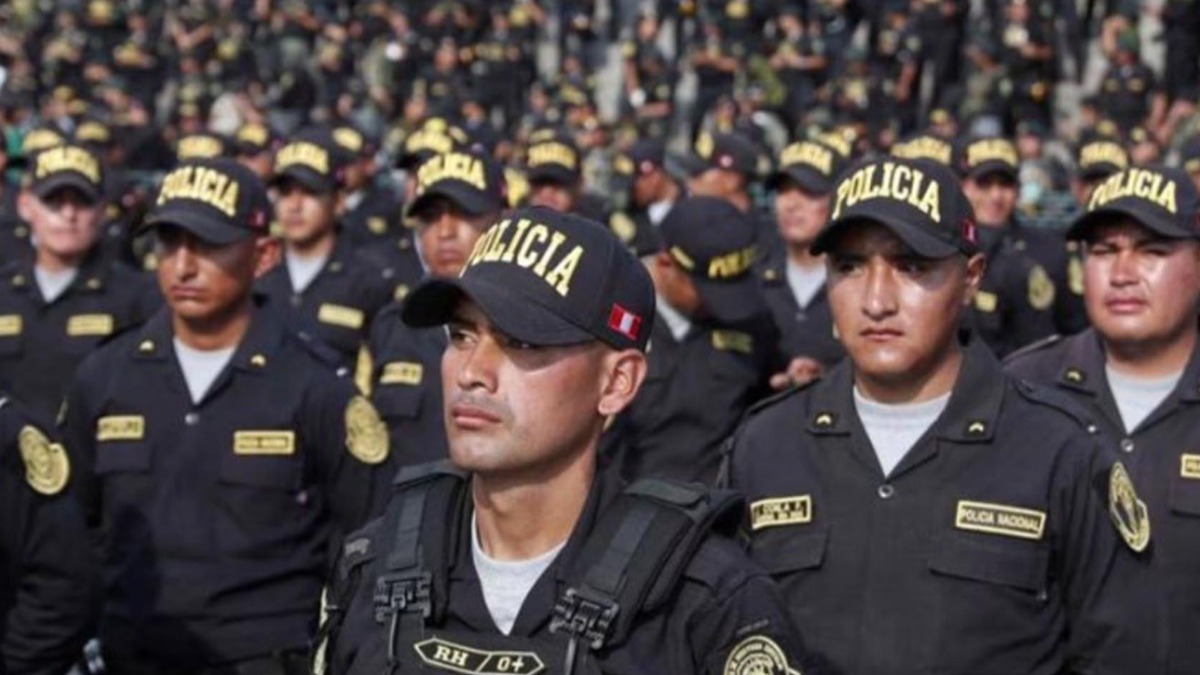 Efectivos policiales de Perú.