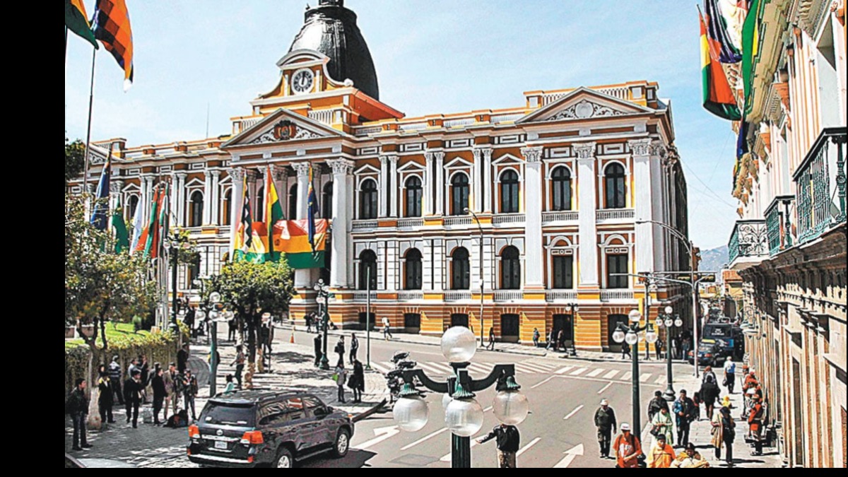 Frontis de la Asamblea Legislativa Plurinacional (Plaza Murillo). Foto: Razón.