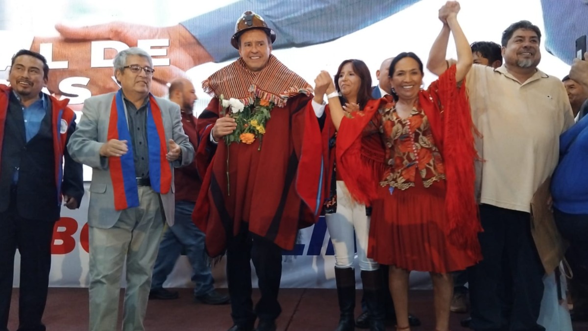 Jorge Quiroga junto al representante del FRI. Foto: Equipo de campaña